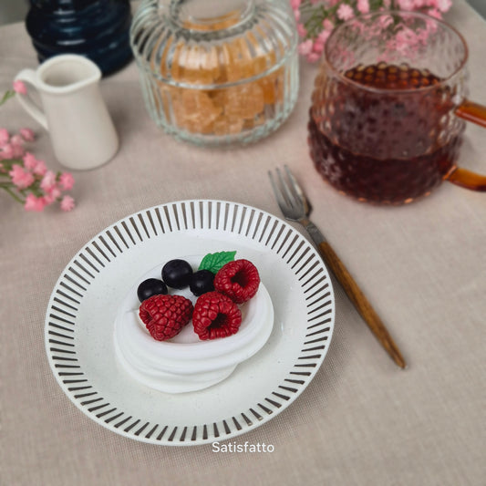 Soap Pavlova with mixed berries (large)