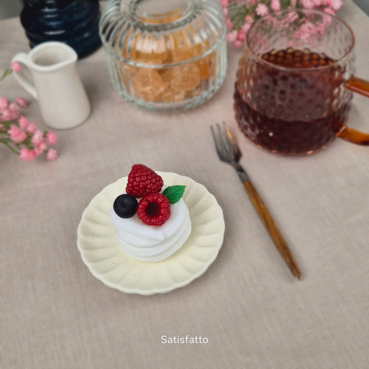 Soap Pavlova with mixed berries (small)