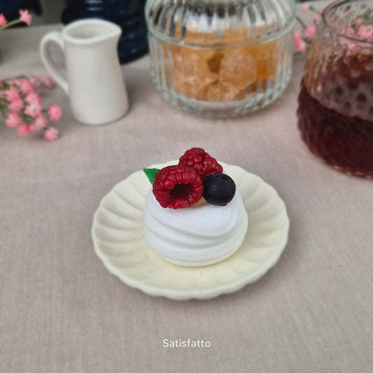 Soap Pavlova with mixed berries (small)