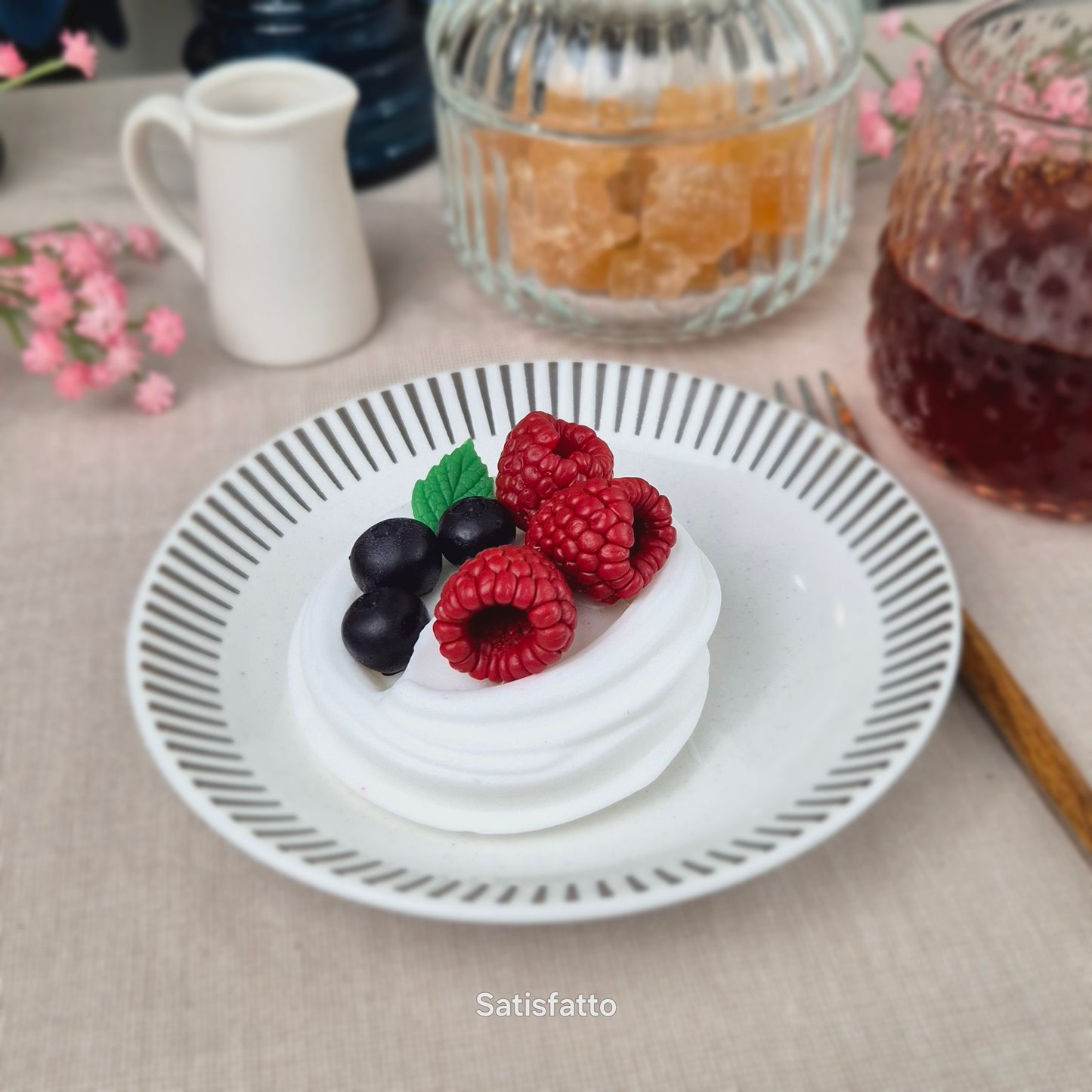 Soap Pavlova with mixed berries (large)